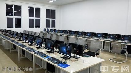 貴州經貿職業技術學院 校園環境與計算機技術培訓體驗